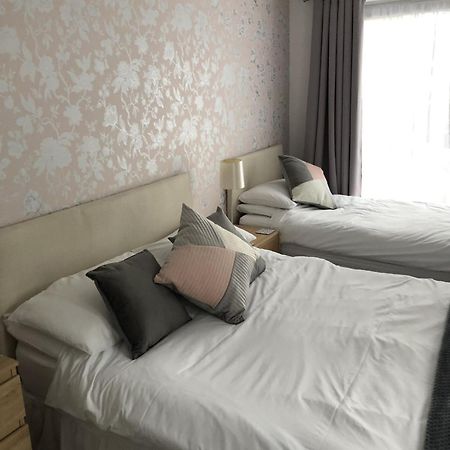 Basingstoke En Suite Room In Garden Annex Εξωτερικό φωτογραφία