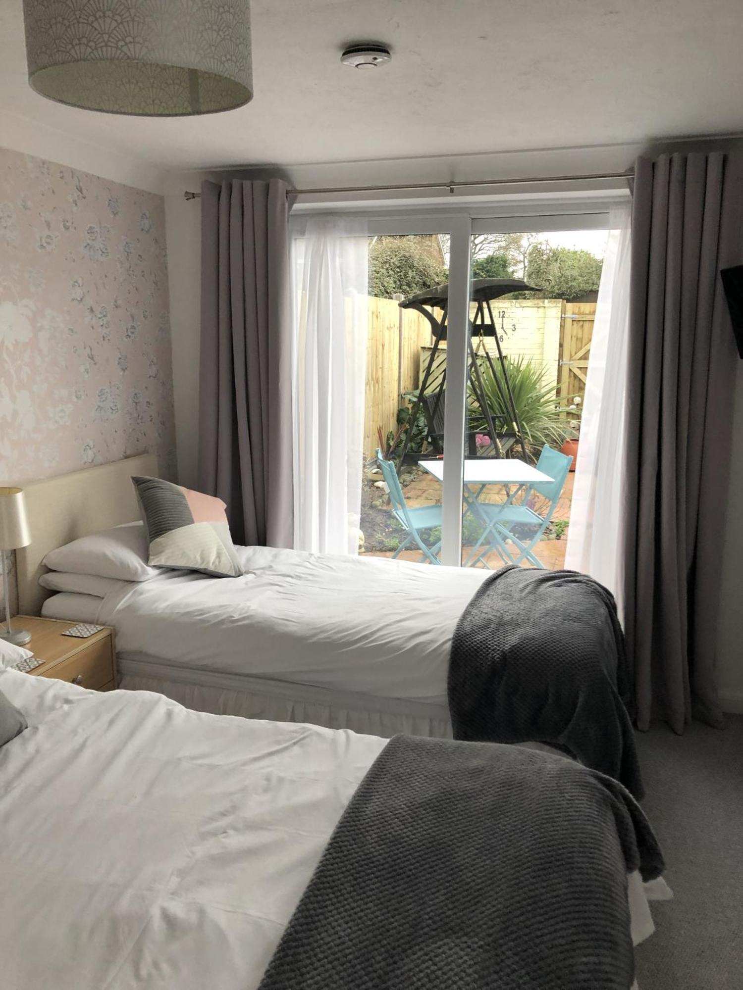 Basingstoke En Suite Room In Garden Annex Εξωτερικό φωτογραφία